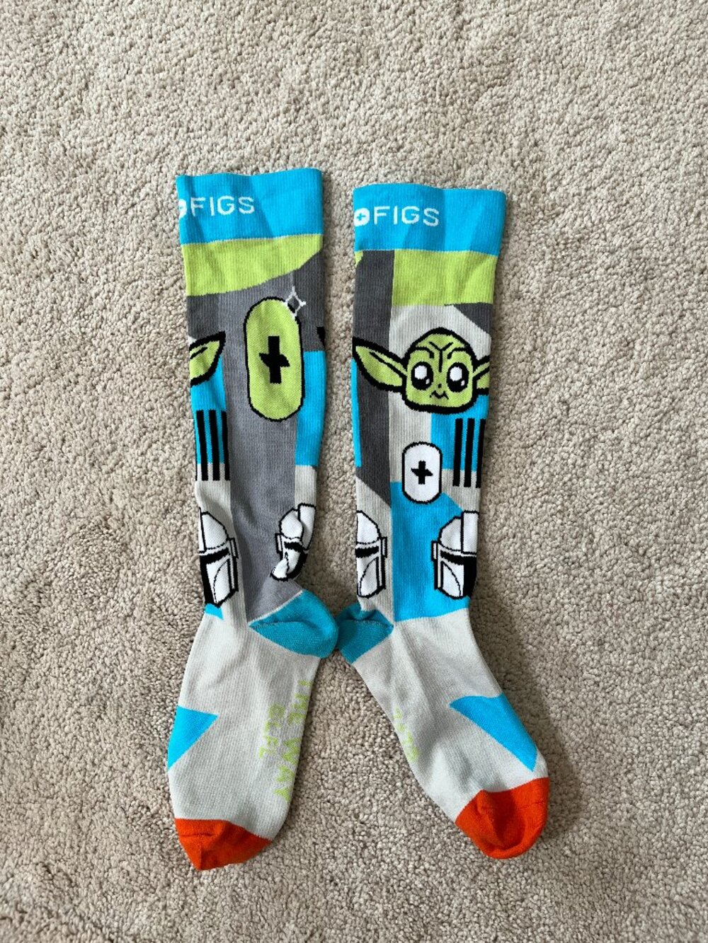 FIGS Compression Stars Wars Mandalorian Grogu Baby Yoda Socks Size L RARE